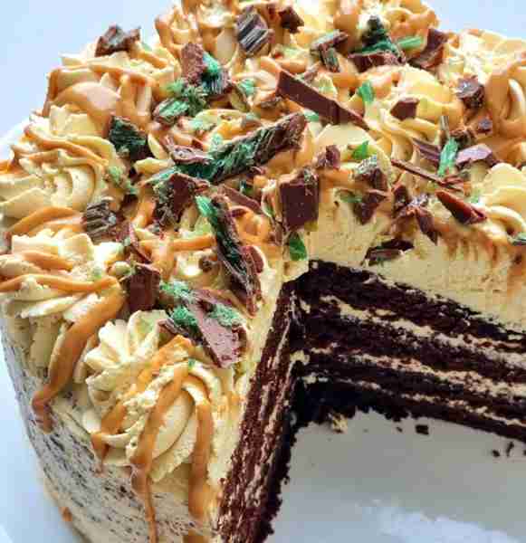 🌿🍯 Caramel Mint Gâteau Cake 👩‍🍳 Serves: 10–12 Prep time: 40 min�Bake time: 25–30 min�Chill time:...