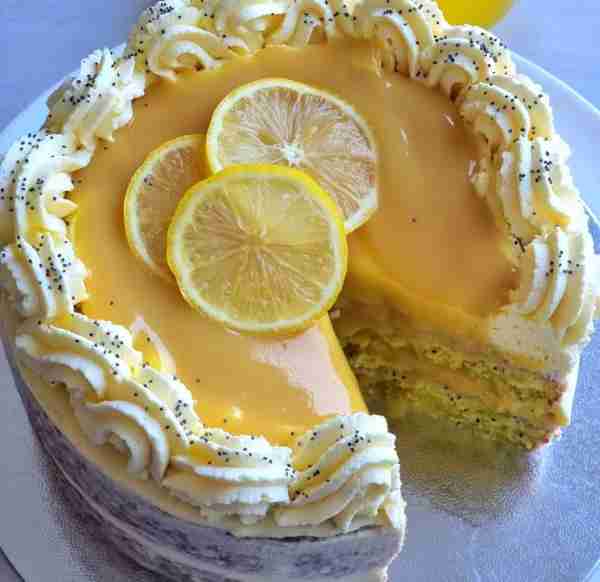 🍋 Lemon Poppy Seed Cake ☕ Moist, fluffy, and full of lemony goodness with a light crunch from the...