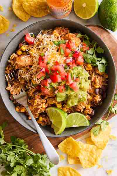 Instant Pot 20 Minute Chicken Burrito Bowls - Comes together in less than 10 min prep! The chicken i...
