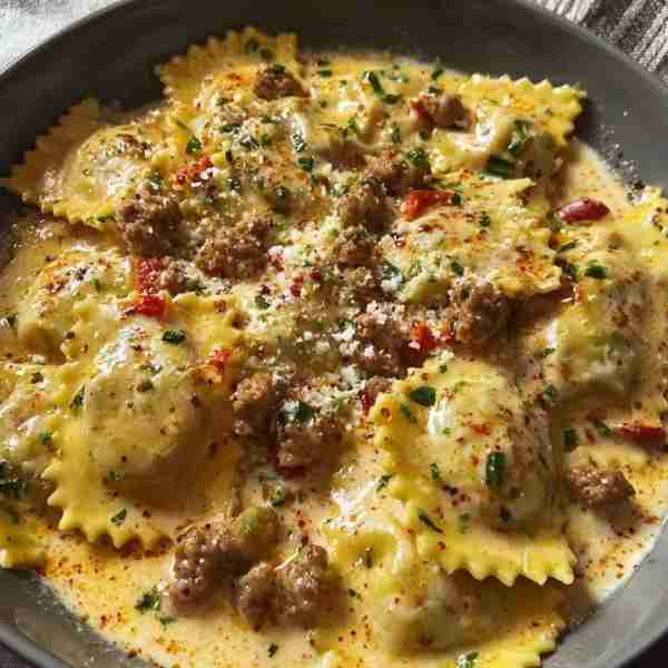 Creamy Cajun Sausage Ravioli Ingredients 1 lb spicy Italian sausage 1 tbsp olive oil ½ red bell pepp...