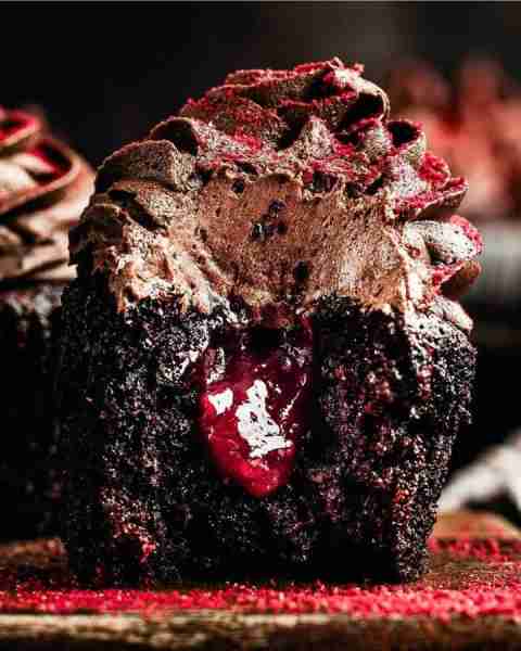 🍓Dark Chocolate Raspberry Cupcakes🍓