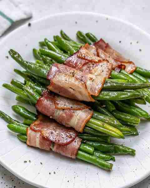 Green Bean + Bacon Bundles - another tasty idea for your weekend dose of #cleaneating yum! ❤ Green...
