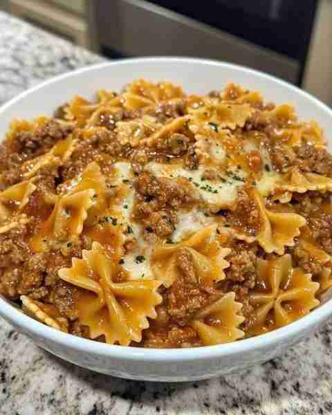 Cheesy Bowtie Pasta with Meat Sauce 🧑‍🍳 Recipe: Ingredients: 12 oz bowtie (farfalle) pasta 1 lb gr...