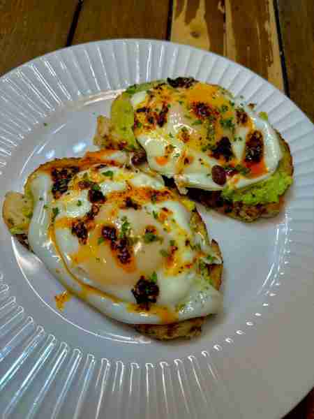 Good morning 🌞 avocado toast on sourdough with over easy eggs & chili oil 🤤🔥🔥
