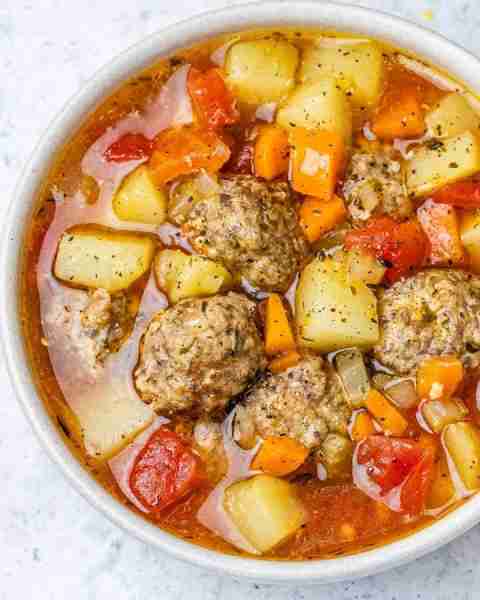 Cozy up with a hot, comforting bowl of our Hearty Root Vegetable Meatball Soup, packed with nutritio...