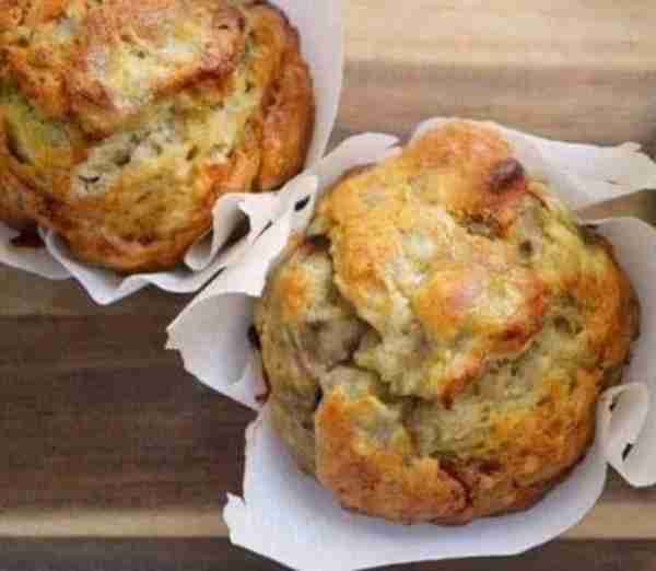 Honey Banana Muffins Ingredients 3 very ripe bananas 1/3 cup honey 1/4 cup olive oil or butter 1 lar...