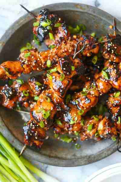 Honey Garlic Asian Chicken Kabobs - This honey garlic marinade is to die for! Marinate overnight and...