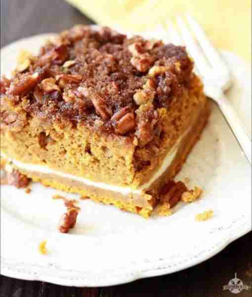 This easy Pumpkin Cream Cheese Crunch Cake it just about perfection. The crunchy pecan topping is wh...