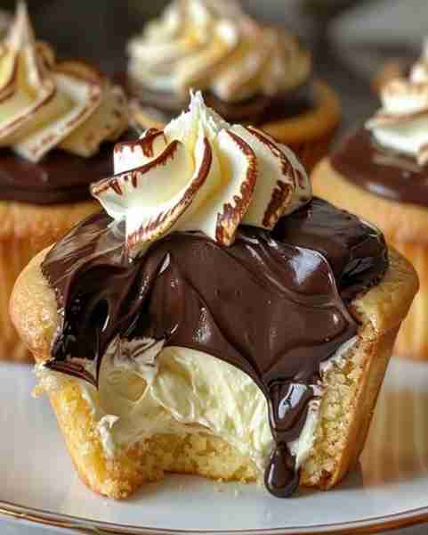 Irresistible Boston Cream Pie Cupcakes 😋🤍🤎 Ingredients: 1 cup all-purpose flour 1 teaspoon baking...