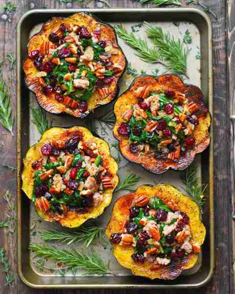 🥓🥬 Sausage Stuffed Acorn Squash with Spinach, Cranberries, and Pecans.🥓🥬