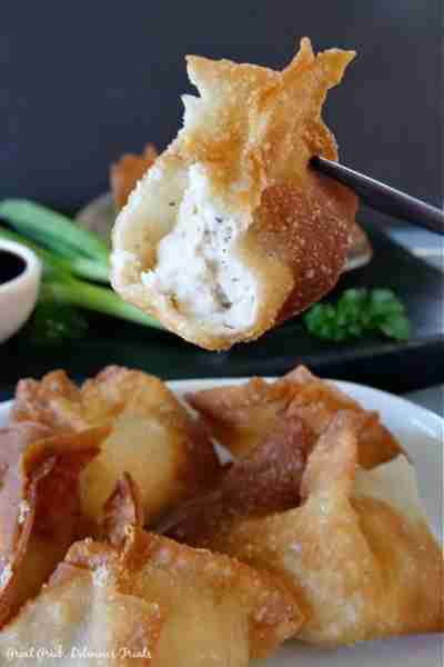 CREAM CHEESE WONTONS! 💖💚 Their delicious flavor and combination of creamy and crispy textures make...