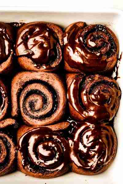 🍫 Chocolate Cinnamon Rolls ✨ Soft, fluffy, and filled with rich chocolate and warm cinnamon — thes...