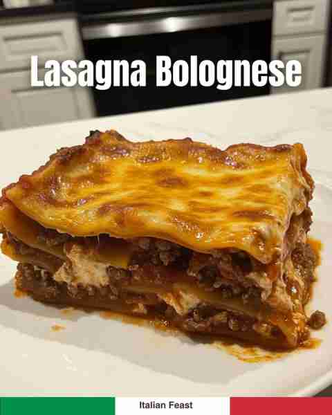 Lasagna Bolognese 🍝🥩 Layers of pasta, béchamel & meat sauce – rich & comforting! 🍅 👉 Step-by-ste...