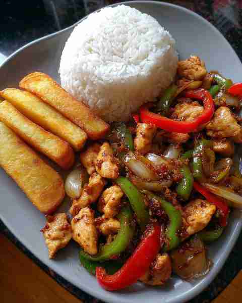 🔥 Spicy Garlic Chicken Stir-Fry with Rice & Crispy Potato Wedges 🍗🌶🍟 Prep Time: 15 minutes Cook T...