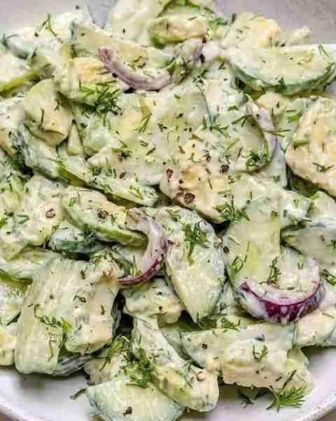 Shed Water Weight & Inflammation with this Quick & Easy Cucumber Avocado Salad SUPER simple, tangy,...