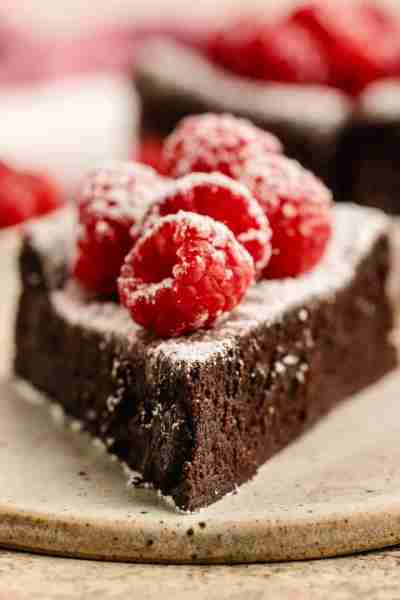 🍓 Gluten-free Flourless Chocolate Cake with Raspberries.🍓 Only 15 minutes of prep!🍓