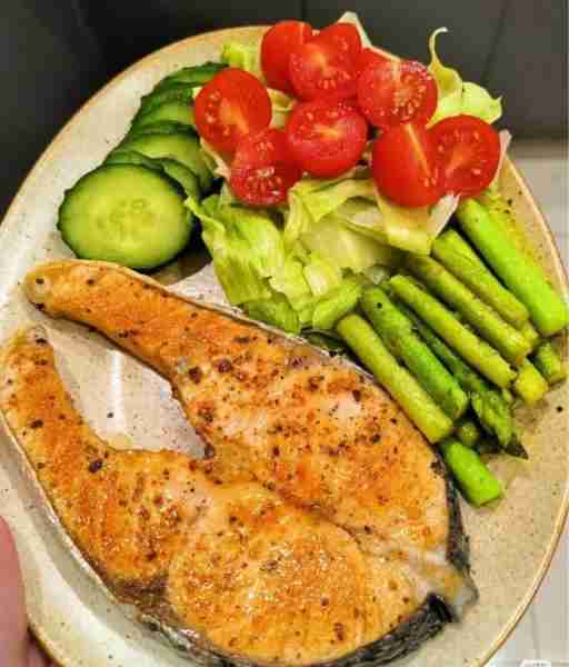 Grilled Salmon with Fresh Veggies Ingredients (1 serving): 1 salmon steak (about 200g) 1 tbsp olive...