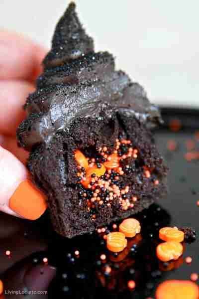 These Halloween Chocolate Cupcakes with a Surprise Inside are so easy and lots of fun!