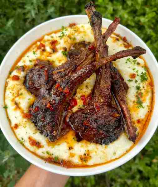 Cajun honey butter lamb & creamy Asiago grits 🔥🔥