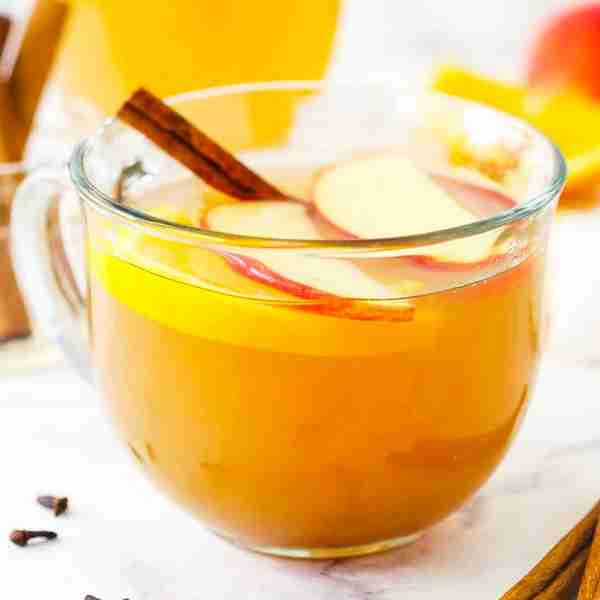 Homemade Apple Cider! Full of cinnamon and cloves and laced with a hint of fresh orange flavor! Perf...