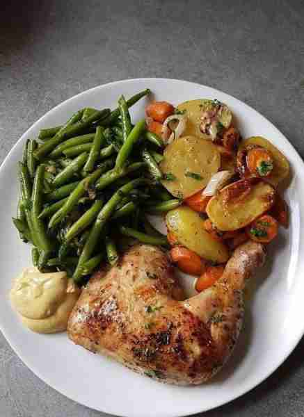 Chicken thighs and vegetables in the oven Ingredients : chicken thighs, small potatoes ,carrots, sma...