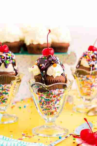 🍫😍 Dive into the best of both worlds with these delightful Brownie Sundae Cupcakes! 🌟RECIPE IN CO...