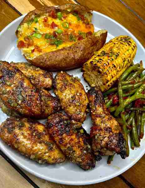 Smoked chimichurri wings, loaded baked potato, grilled corn & green beans 🤤😮‍💨🔥