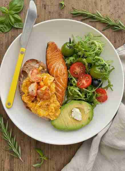 Delicious protein-packed breakfast 🍳🐟🥑 with grilled salmon, creamy scrambled eggs with shrimp, fr...