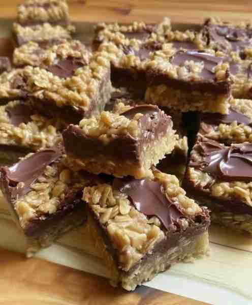 I baked about 100 dozen cookies for the holidays and these were everyone’s favorite 😋! These bars c...