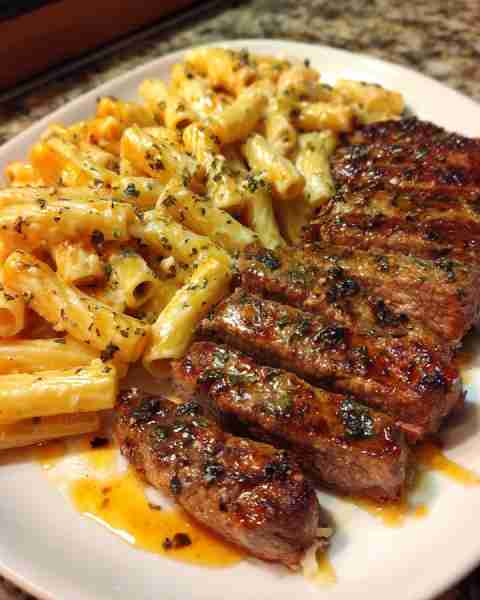 Creamy Garlic Parmesan Steak Penne in Mozzarella Cajun Alfredo Sauce Ingredients: 1 lb ribeye or sir...