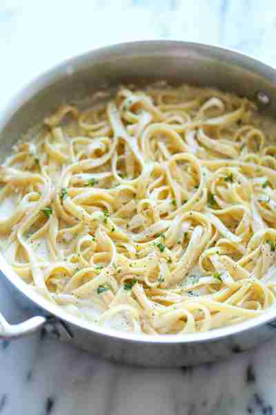 One Pot Garlic Parmesan Pasta - The easiest and creamiest pasta made in a single pot - even the past...