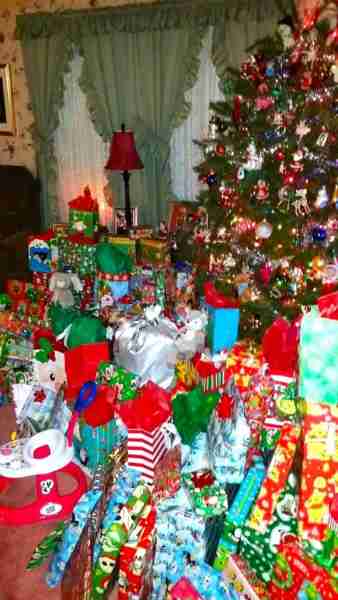 LOL! In the 90s, this was everyone's house 🎅🌲 ⭐ ⭐ ⭐