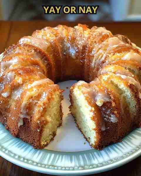 Hawaiian Roll Bundt Cake Ingredients: Cake: 🍞 1 package Hawaiian rolls (about 12 rolls), torn into...