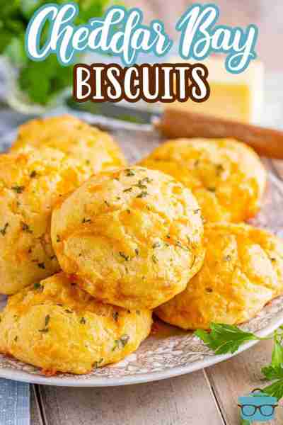 Are you craving those cheesy, fluffy, garlicky, Cheddar Bay Biscuits? Easily make your own at home w...