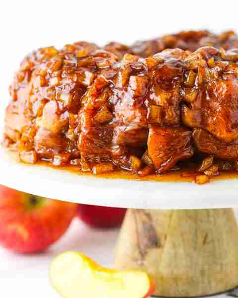 This easy Apple Fritter Monkey Bread is the ultimate fall treat! Fluffy pull-apart bread is layered...