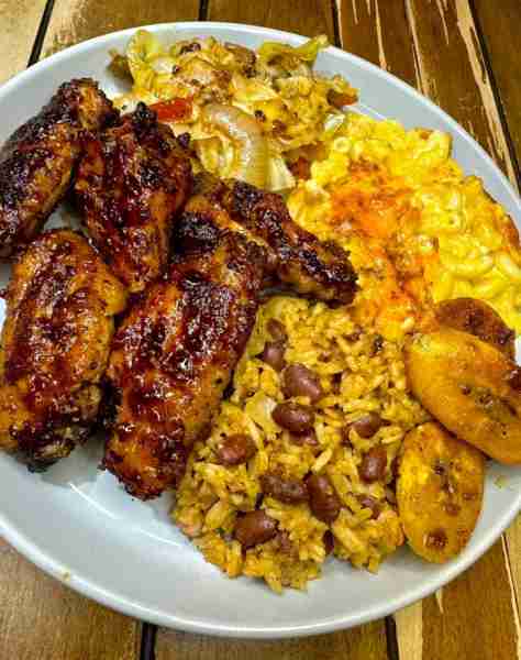 Jerk wings, baked mac, cabbage and rice & peas 🤤