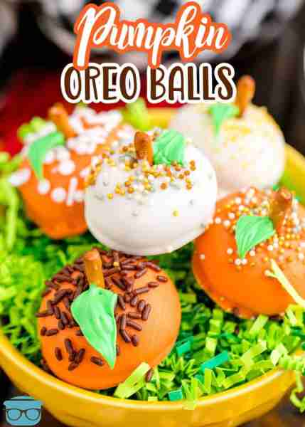 These Pumpkin Oreo Balls are super simple, absolutely delicious and a fun treat for everyone! Perfec...