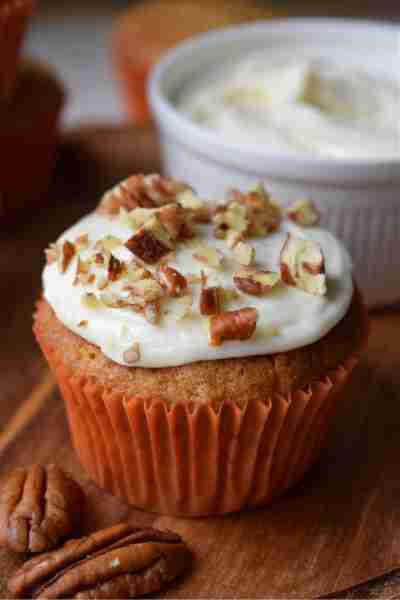 Nothing says fall like pumpkins. These Pumpkin Cupcakes with Cream Cheese Frosting are the perfect f...