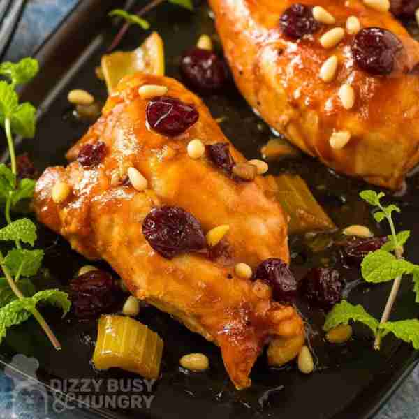 🍗 Juicy chicken meets tart cranberries in this slow cooker favorite — festive and flavorful 🍗 👇...