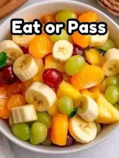 Fresh Fruit Salad 🍇🍌🍊 A colorful, juicy bowl of goodness you can whip up in minutes! You’ll Need:...