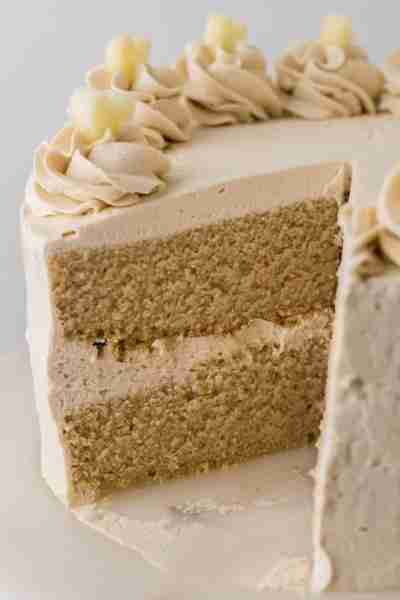 Apple Cider Cake with Brown Sugar Buttercream Frosting! 🍎 Our Ultimate Fall Dessert! 🥄 Rich, moist...