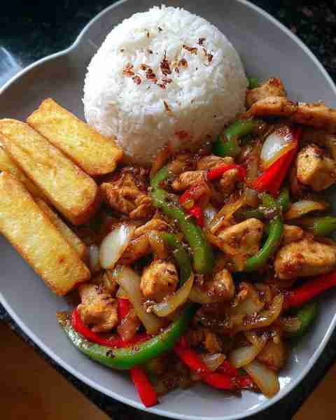 Spicy Garlic Chicken Stir-Fry with Rice & Crispy Potato Wedges 🍗🌶🍟 Prep Time: 15 minutes Cook Time...
