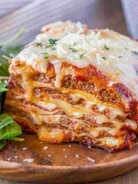 Classic Homemade Lasagna 🍝 Recipe: Ingredients: 12 lasagna noodles 1 lb ground beef 1/2 lb Italian...