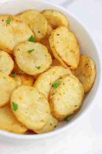 SLICED POTATOES IN THE AIR FRYER I love this quick & easy recipe and it’s a treat for beginners. I s...