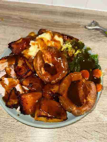 I’ll wait the mash don’t belong on roast’s, too much on plate, not enough veg, too much gravy, burnt...