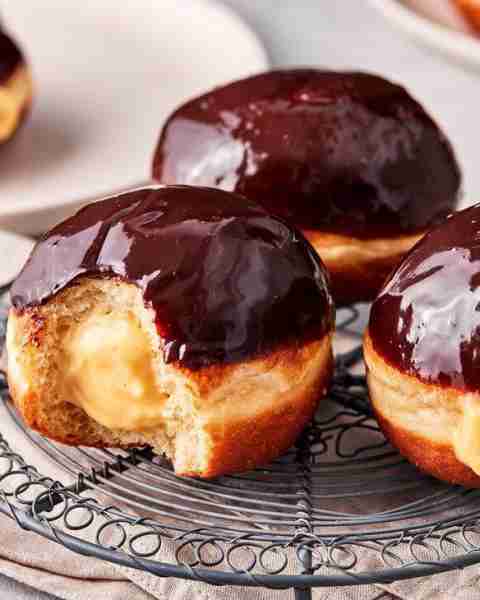 Boston Cream Donuts! 🍩 Ingredients (for 12 pieces) For the yeast dough 200 ml milk 30 g of fresh ye...