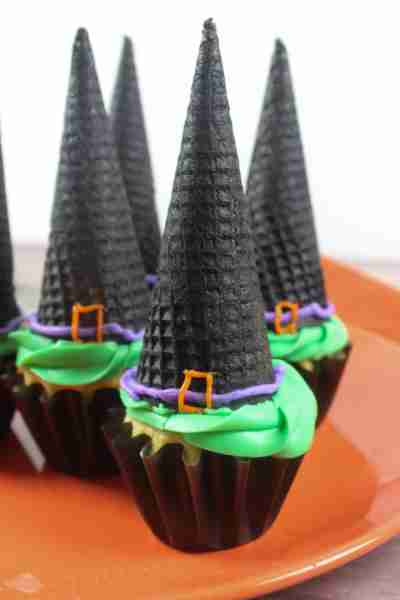 Incredible Witch Hat Cupcakes! 🧙‍♀️🧹 These get All Big Smiles from Everyone! Recipe Below! 🧙‍♀️ S...