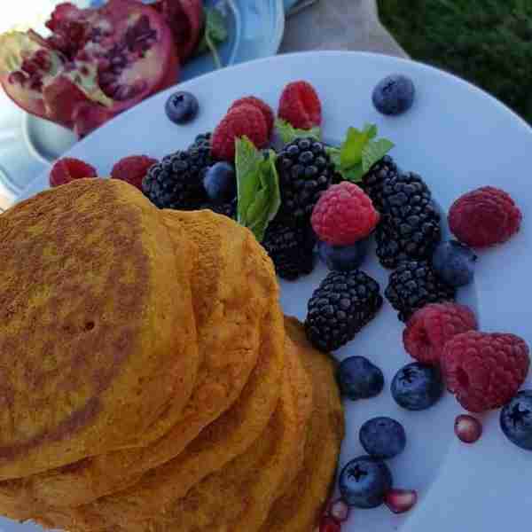 Pumpkin Protein Pancakes 🎃