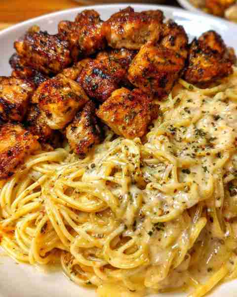 Creamy Garlic Butter Chicken Spaghetti in Mozzarella Three-Cheese Sauce Ingredients: 1 lb spaghetti...