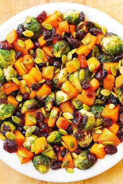 🍁 Roasted Brussels Sprouts Salad with Maple Butternut Squash, Pumpkin Seeds, and Cranberries. 🍁 𝐆𝐋...